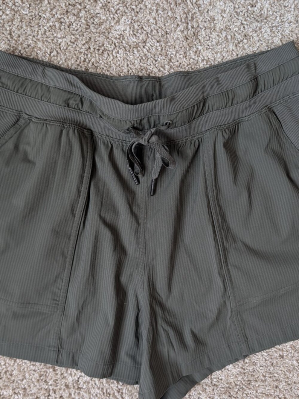 Lululemon Dance Studio Shorts, size 8 - Picture 5 of 5